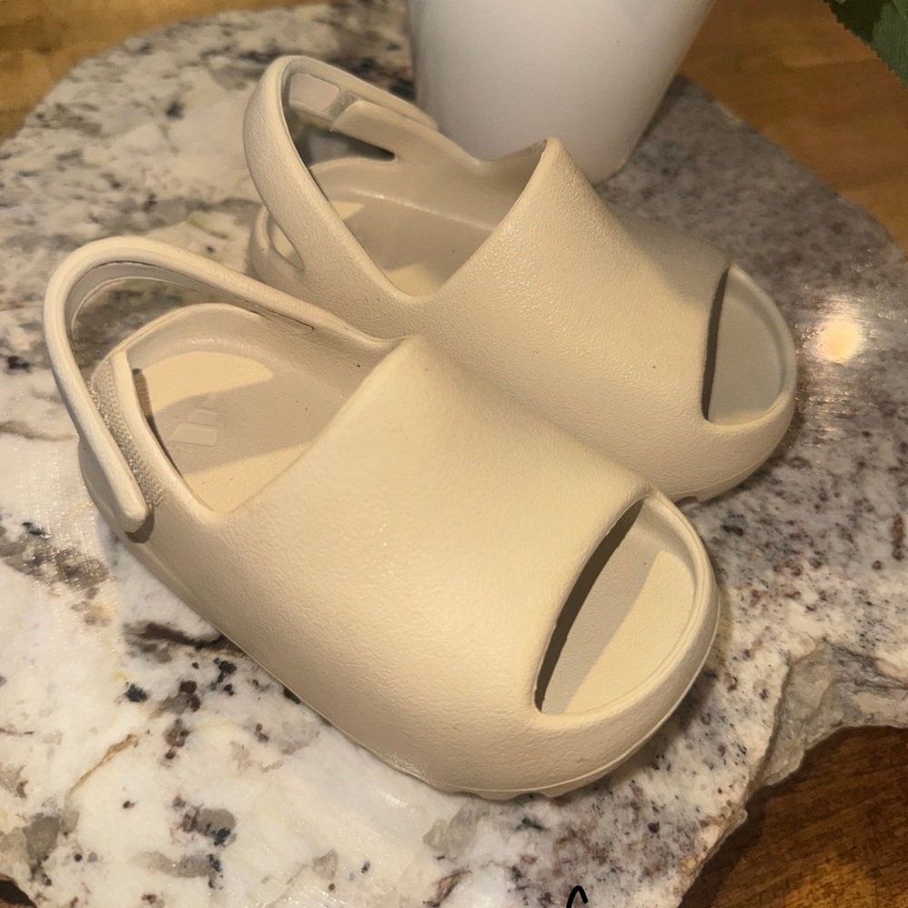 Toddler Yeezy Slides 6K